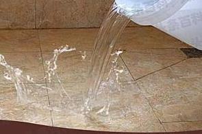 阿克陶漏水维修 免砸砖防水材料该如何施工
